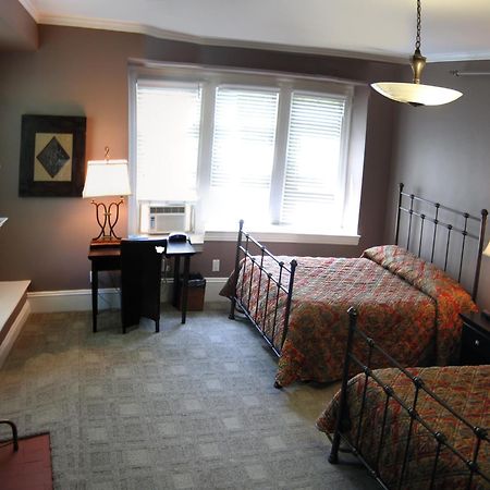 Longwood Inn บรูคไลน์ ภายนอก รูปภาพ