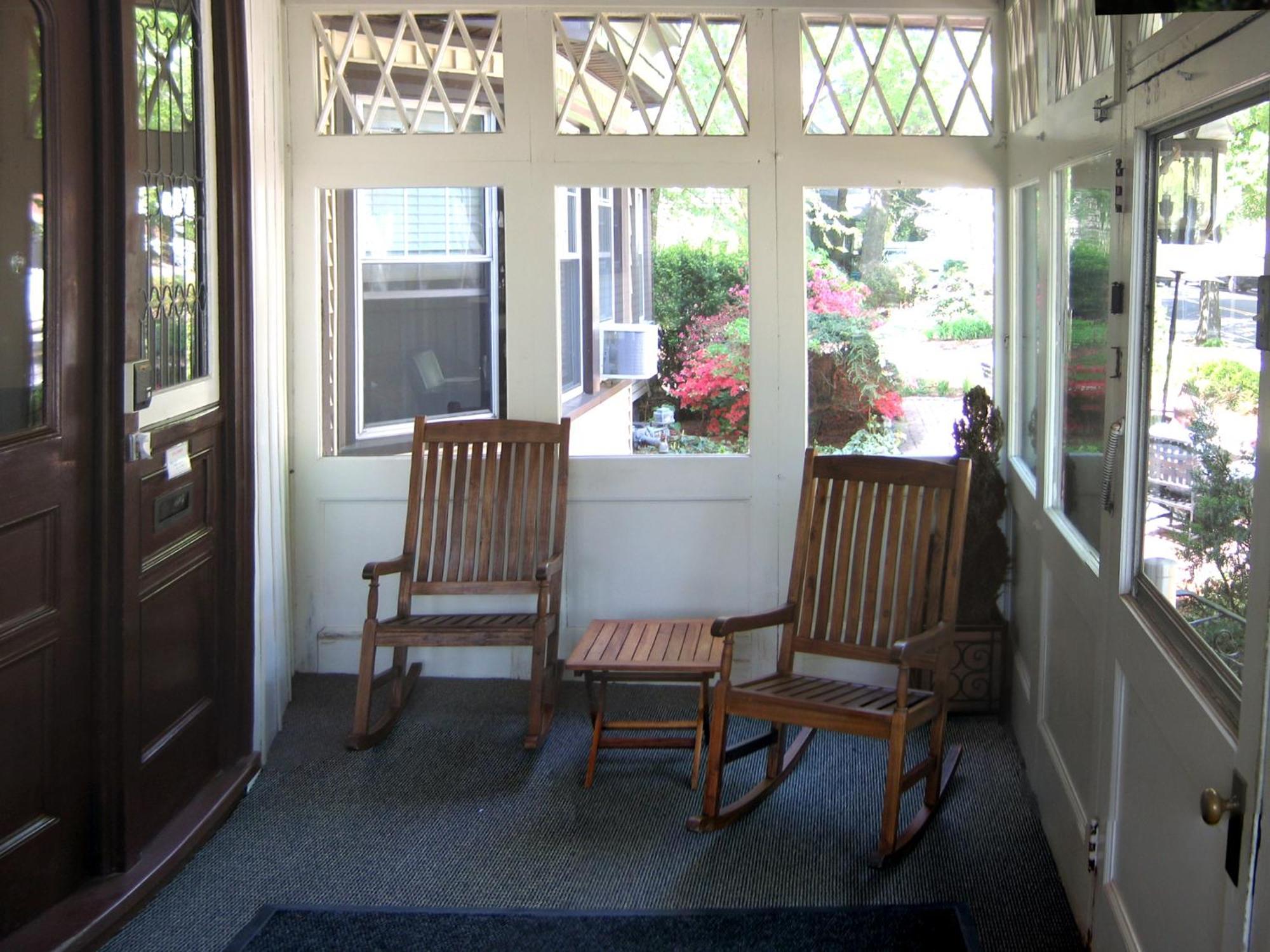 Longwood Inn บรูคไลน์ ภายนอก รูปภาพ