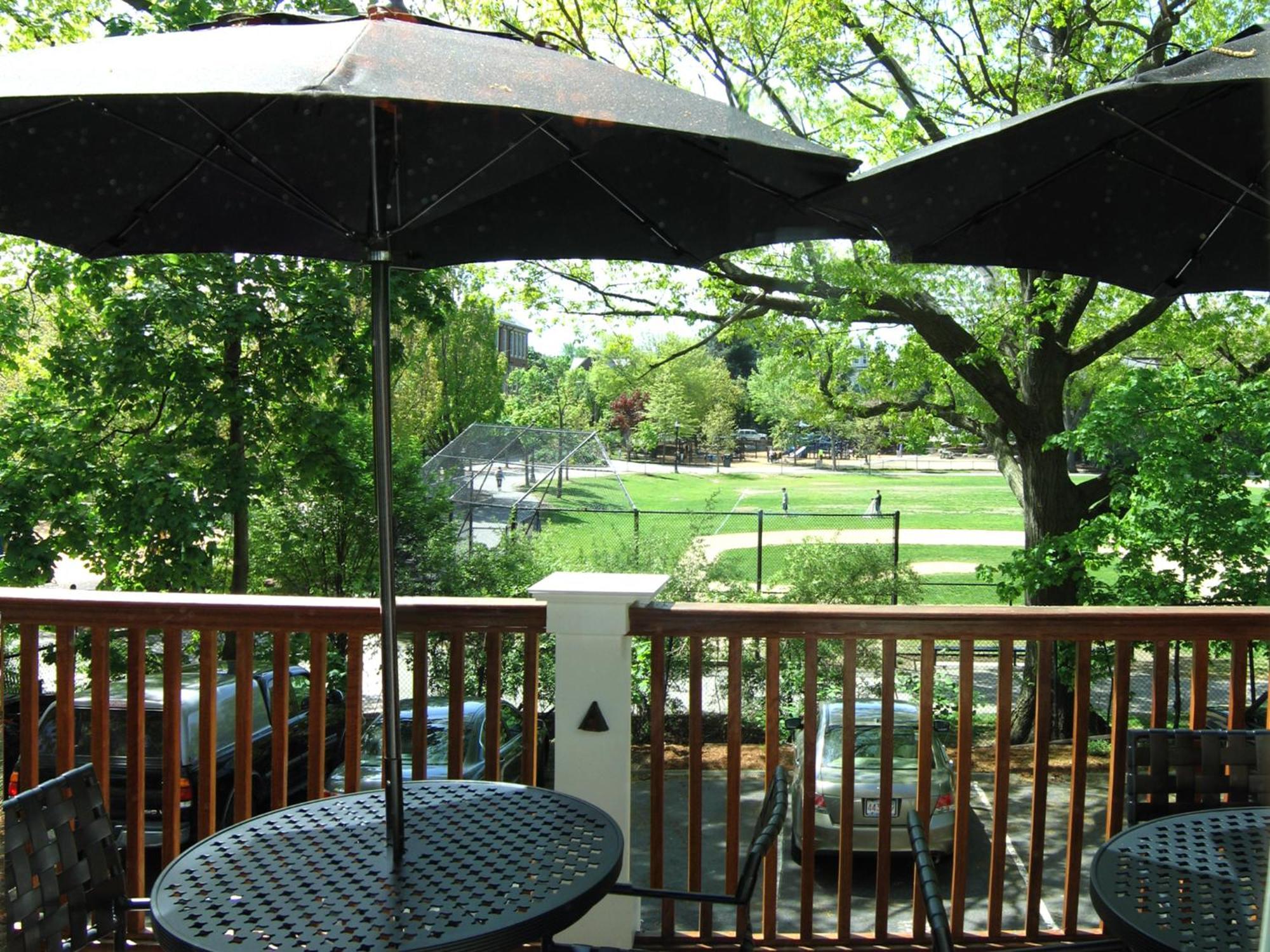 Longwood Inn บรูคไลน์ ภายนอก รูปภาพ