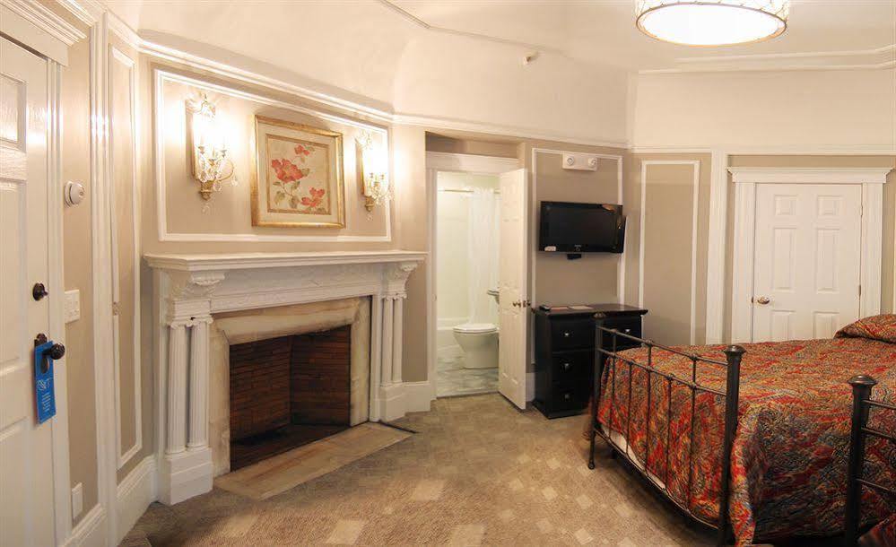 Longwood Inn บรูคไลน์ ภายนอก รูปภาพ
